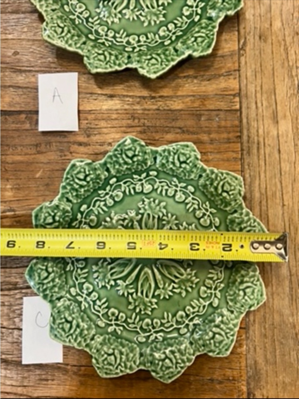 Vintage Bordallo Pinheiro Celery, Carrots, Tomatoes & Cabbage salad plate - Picture 9 of 9